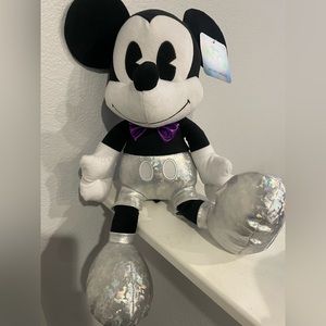 100 Disney Mickey Mouse